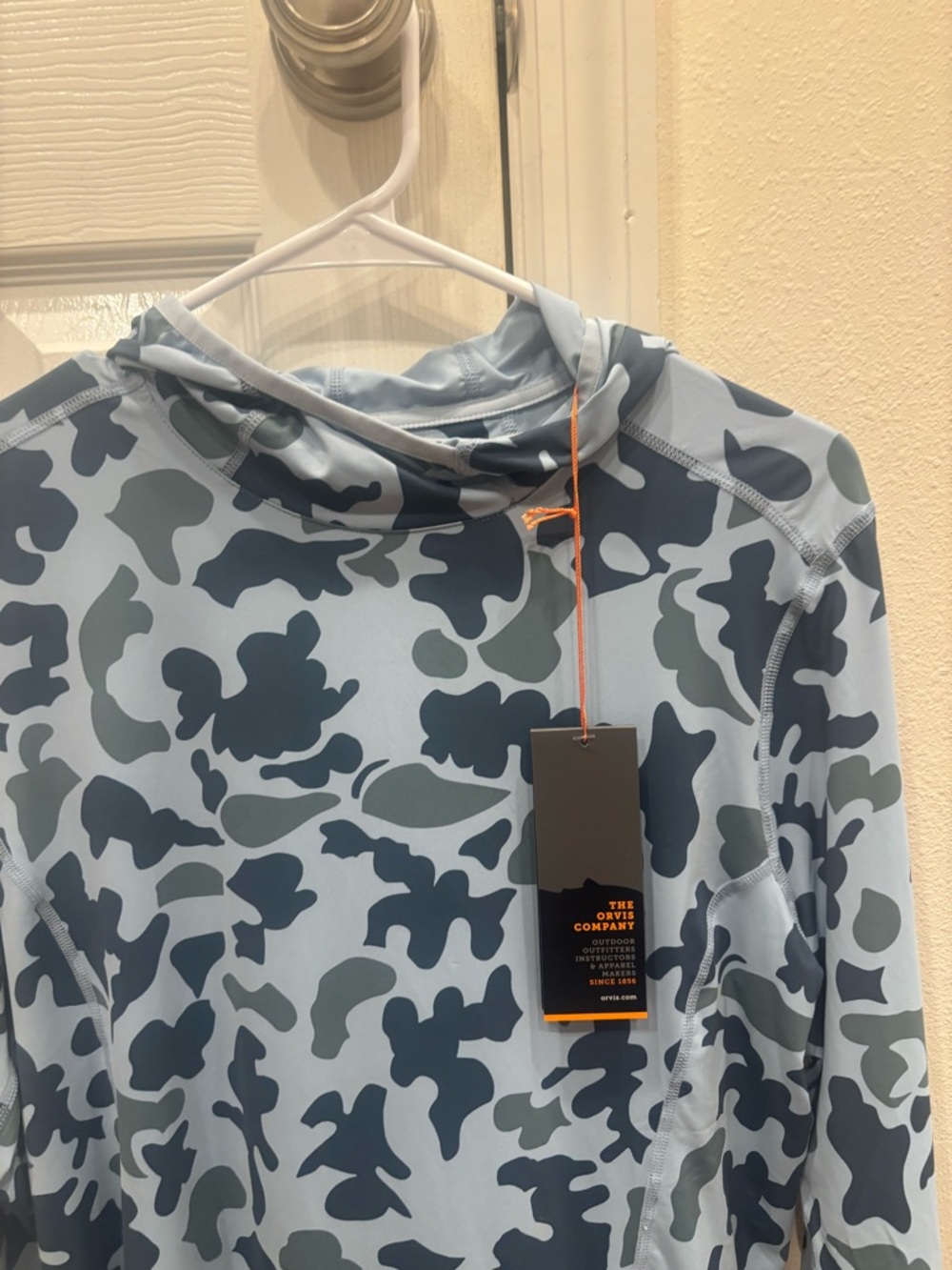 Orvis Sun DefenseLight Blue and Gray Camo Hooded Performance Shirt - Medium - Picture 2 of 7